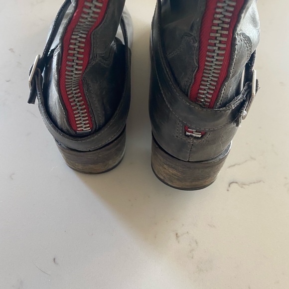 CHARLES DAVID Gray Leather Back Zip Knee High Boots 8.5 - Picture 6 of 6